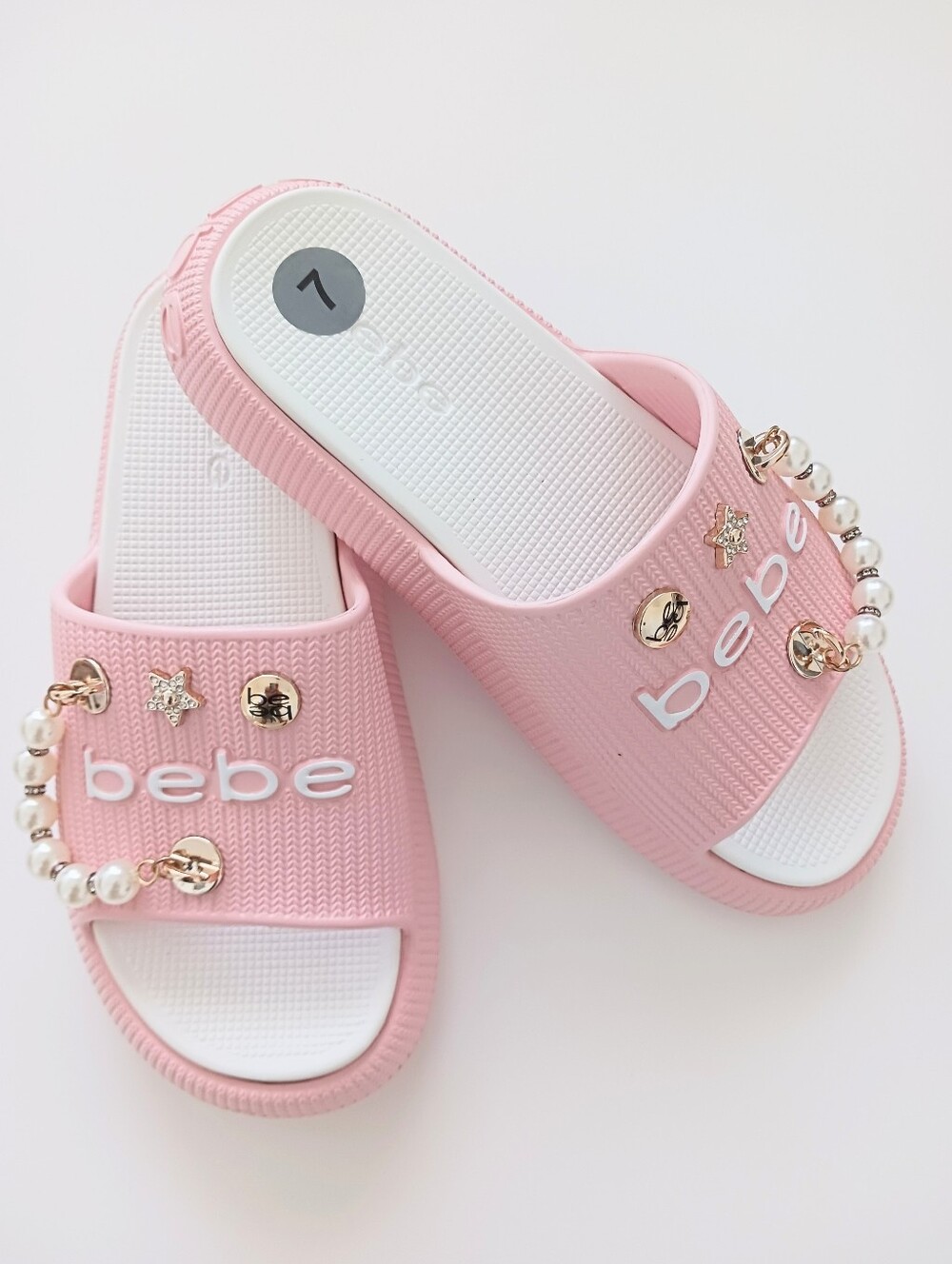 NWOT bebe Uniquely Designed Chain & Charms Women Pink Slides Size 7 - Picture 7 of 8